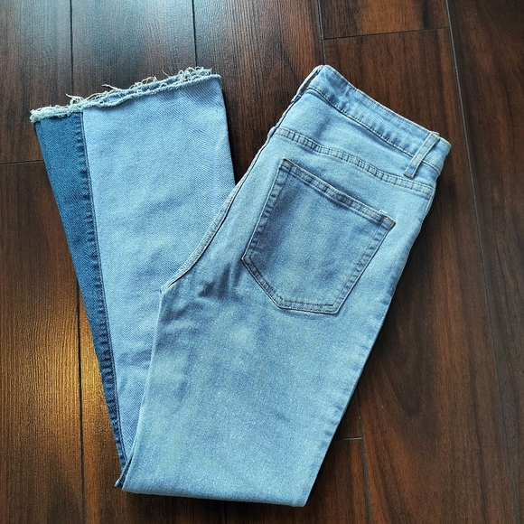 Forever 21 Flare Jeans with raw hem, Women Size 25 - Picture 1 of 16